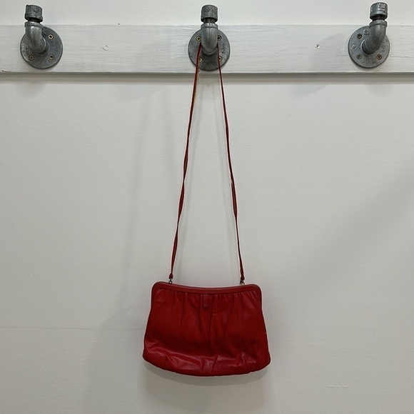 VINTAGE Red leather clutch with removable shoulder strap - Picture 6 of 8